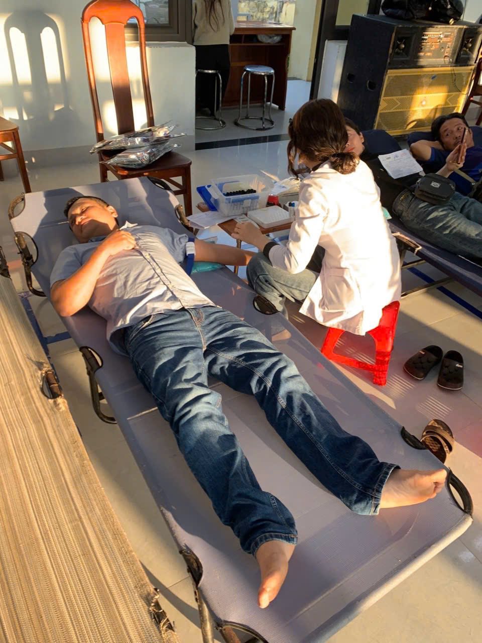 LAN TỎA YÊU THƯƠNG – NGHĨA CỬ CAO ĐẸP CỦA 05 ĐỒNG CHÍ TRƯỜNG MẪU GIÁO TRÚC ĐÀO